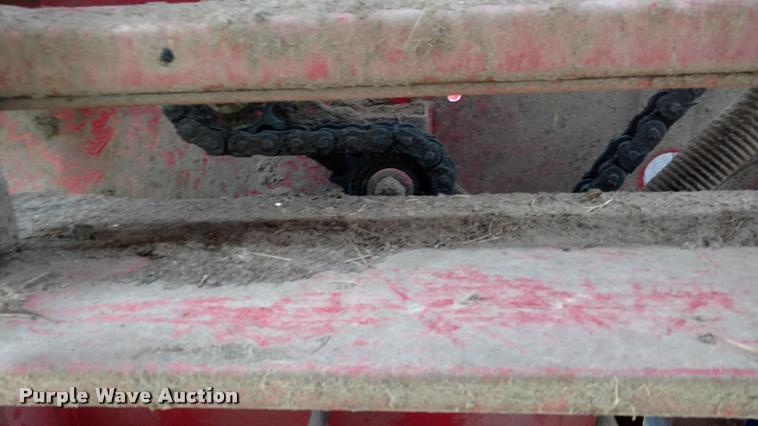 image for item DI9759 2008 New Holland BR7060 round baler