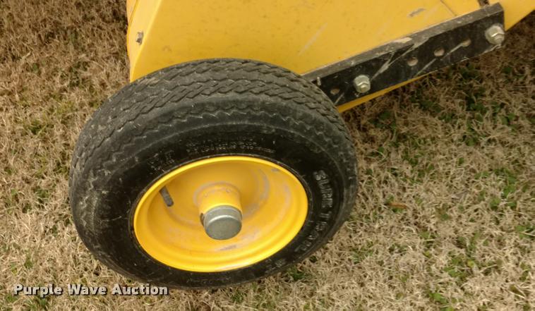 image for item DI9759 2008 New Holland BR7060 round baler