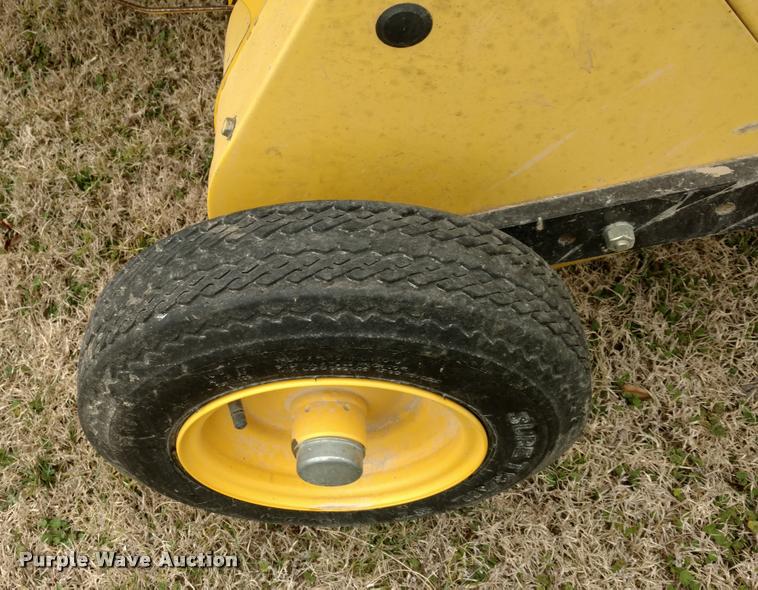 image for item DI9759 2008 New Holland BR7060 round baler