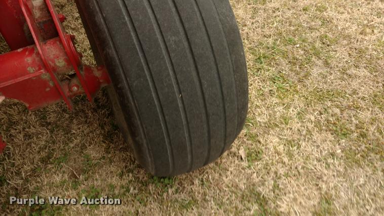 image for item DI9759 2008 New Holland BR7060 round baler