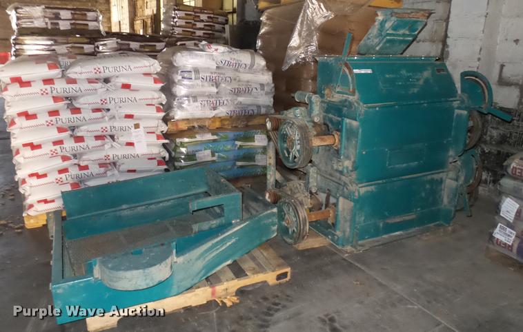 image for item DQ9987 Denver roller grinder