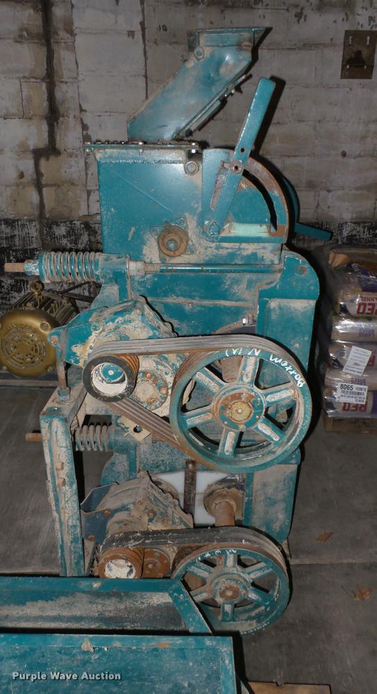 image for item DQ9987 Denver roller grinder