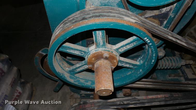 image for item DQ9987 Denver roller grinder