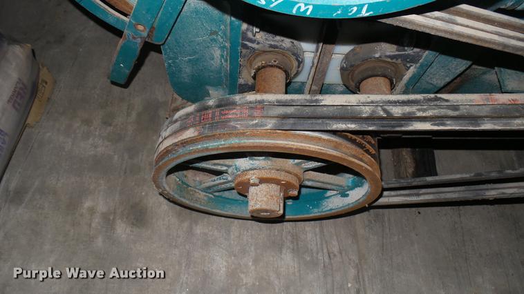 image for item DQ9987 Denver roller grinder