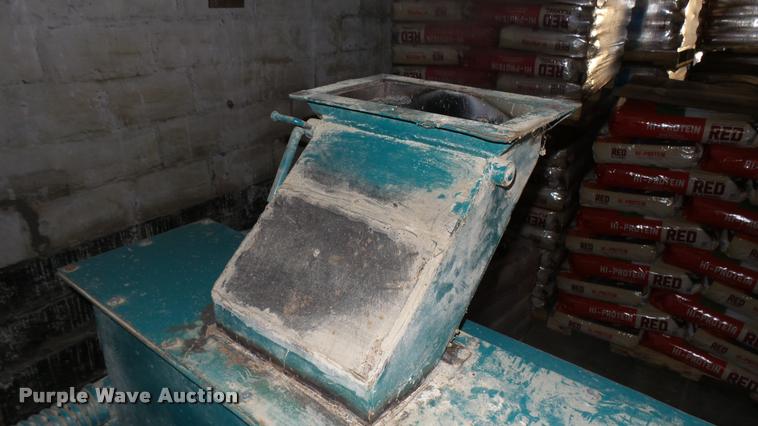 image for item DQ9987 Denver roller grinder