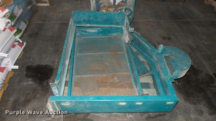 image for item DQ9987 Denver roller grinder