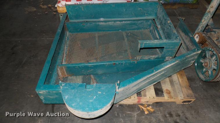 image for item DQ9987 Denver roller grinder