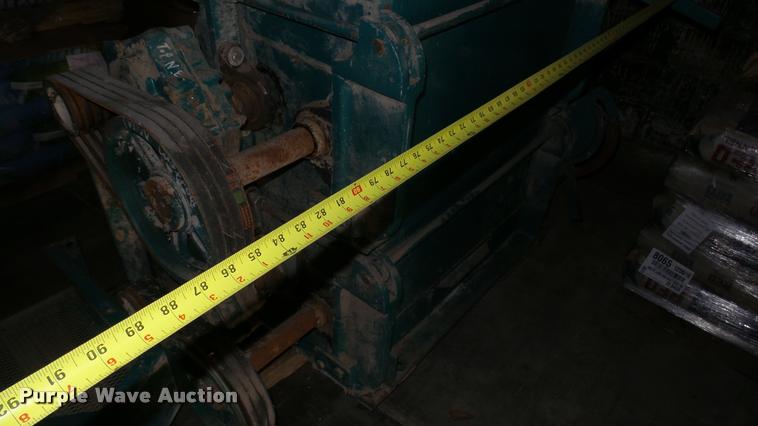 image for item DQ9987 Denver roller grinder