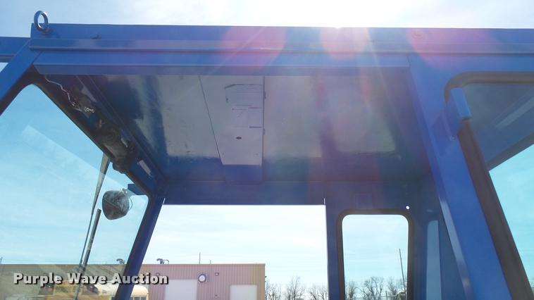 image for item DS9192 New Holland TN75 tractor with loader