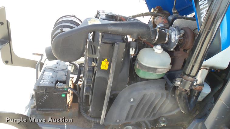 image for item DS9192 New Holland TN75 tractor with loader