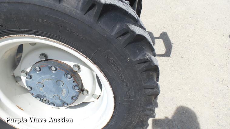 image for item DS9192 New Holland TN75 tractor with loader