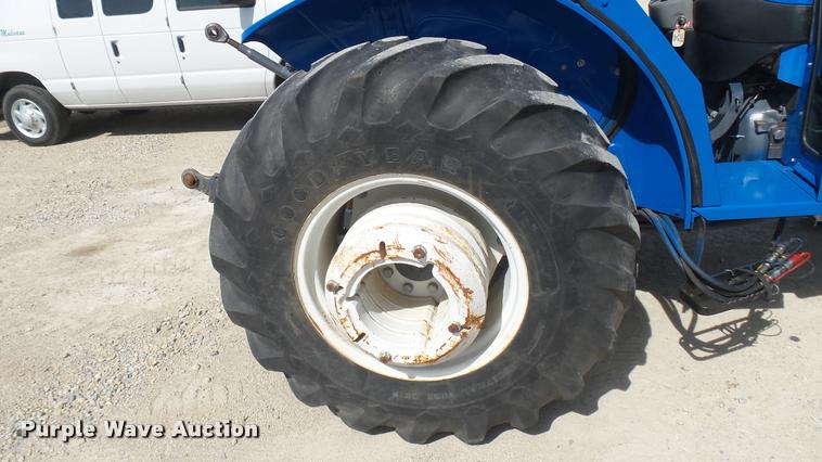 image for item DS9192 New Holland TN75 tractor with loader