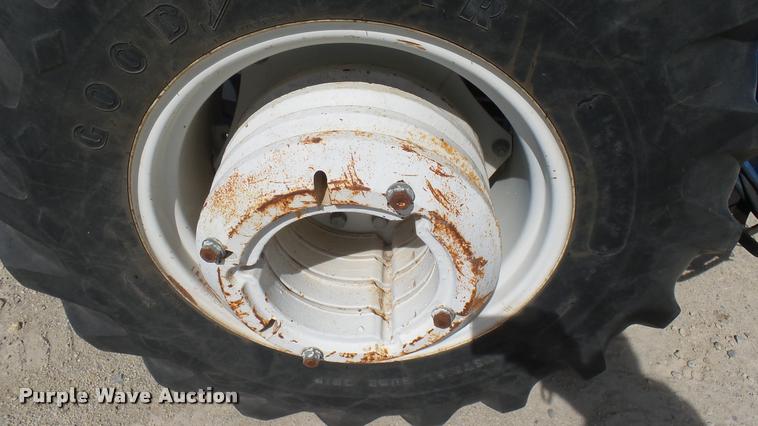 image for item DS9192 New Holland TN75 tractor with loader