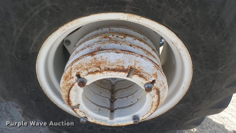 image for item DS9192 New Holland TN75 tractor with loader