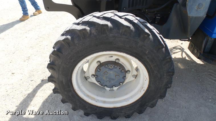 image for item DS9192 New Holland TN75 tractor with loader