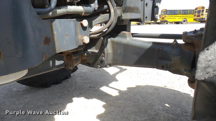 image for item DS9192 New Holland TN75 tractor with loader