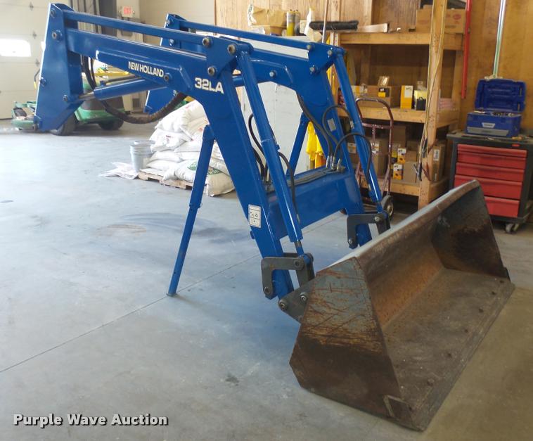 image for item DS9192 New Holland TN75 tractor with loader