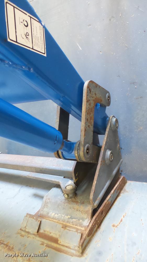 image for item DS9192 New Holland TN75 tractor with loader