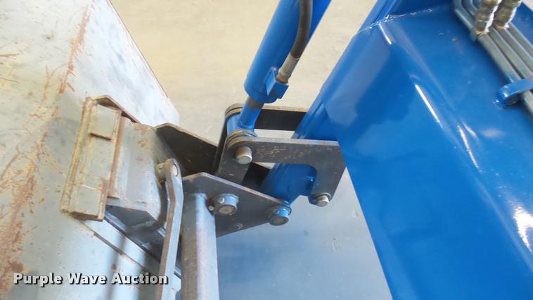 image for item DS9192 New Holland TN75 tractor with loader