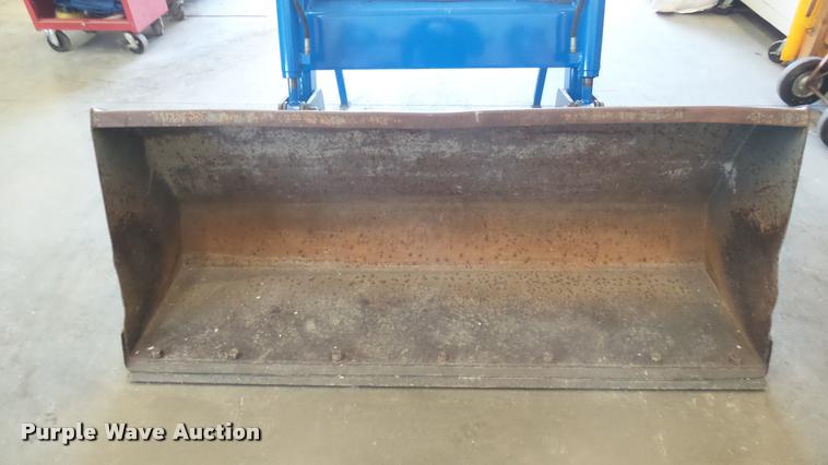 image for item DS9192 New Holland TN75 tractor with loader