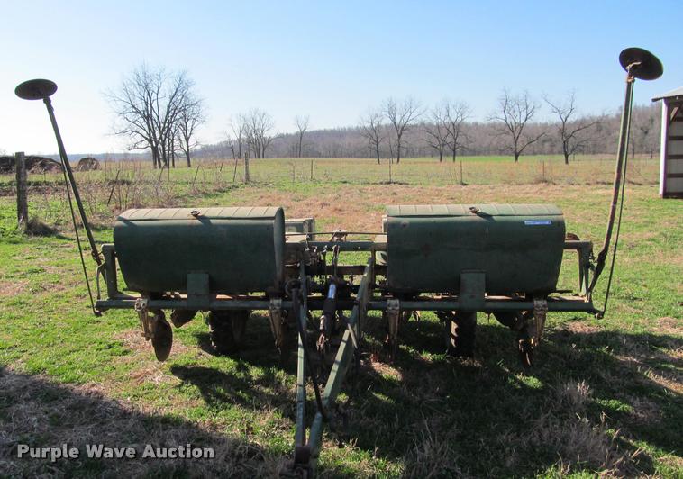 image for item DT9639 John Deere 494A planter