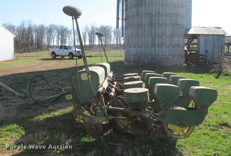 image for item DT9639 John Deere 494A planter