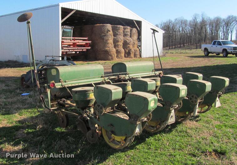 image for item DT9639 John Deere 494A planter