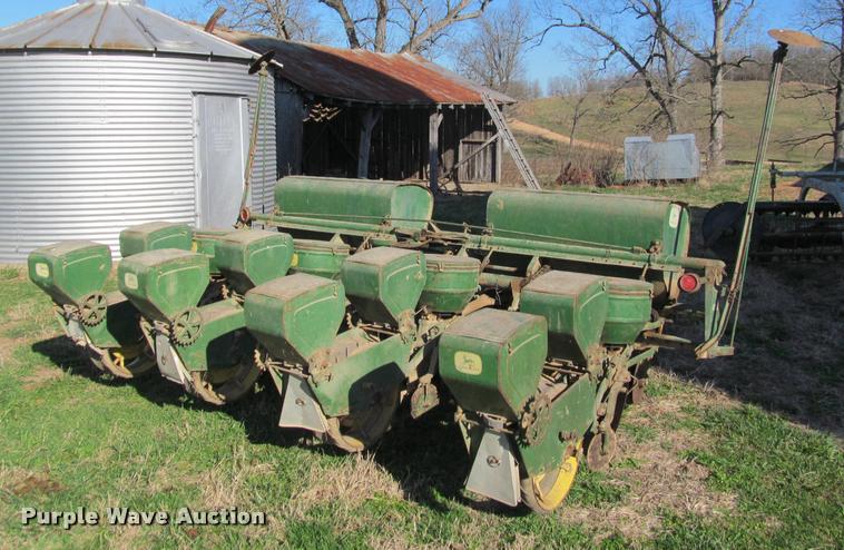 image for item DT9639 John Deere 494A planter