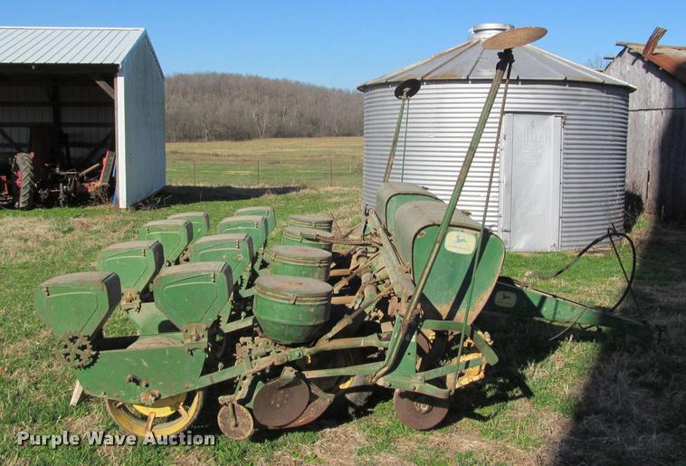 image for item DT9639 John Deere 494A planter