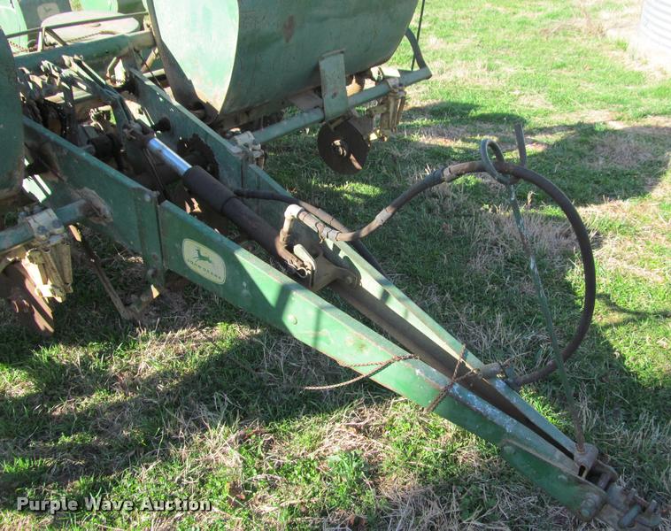 image for item DT9639 John Deere 494A planter