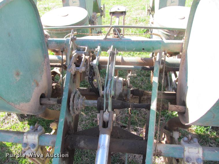 image for item DT9639 John Deere 494A planter