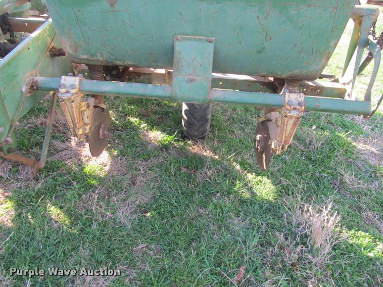 image for item DT9639 John Deere 494A planter