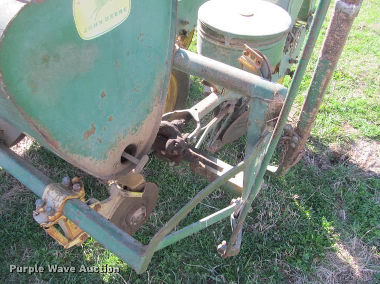 image for item DT9639 John Deere 494A planter