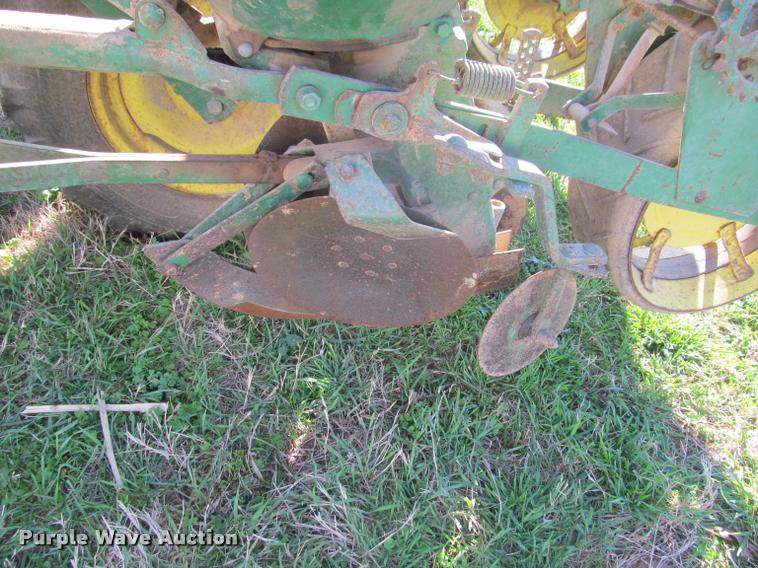 image for item DT9639 John Deere 494A planter