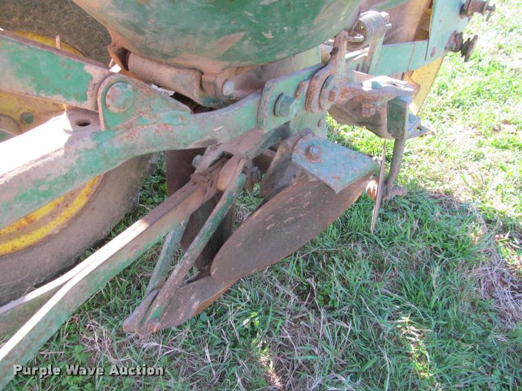 image for item DT9639 John Deere 494A planter