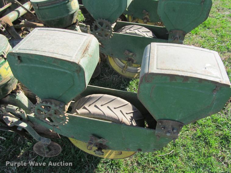 image for item DT9639 John Deere 494A planter