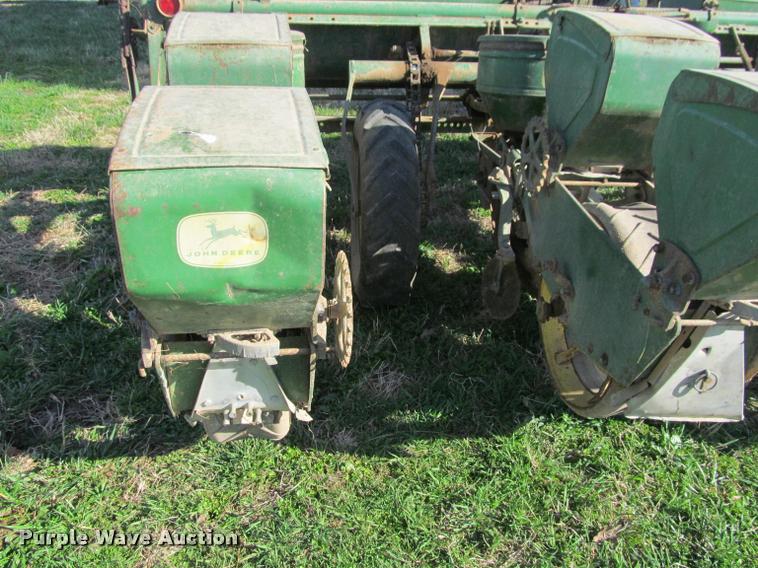 image for item DT9639 John Deere 494A planter