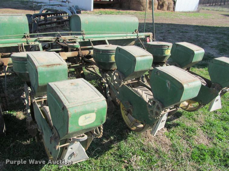 image for item DT9639 John Deere 494A planter