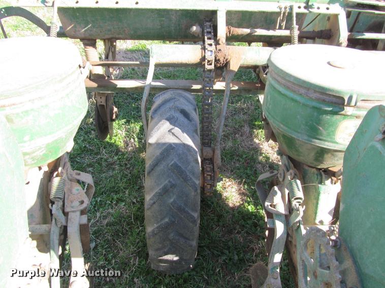 image for item DT9639 John Deere 494A planter