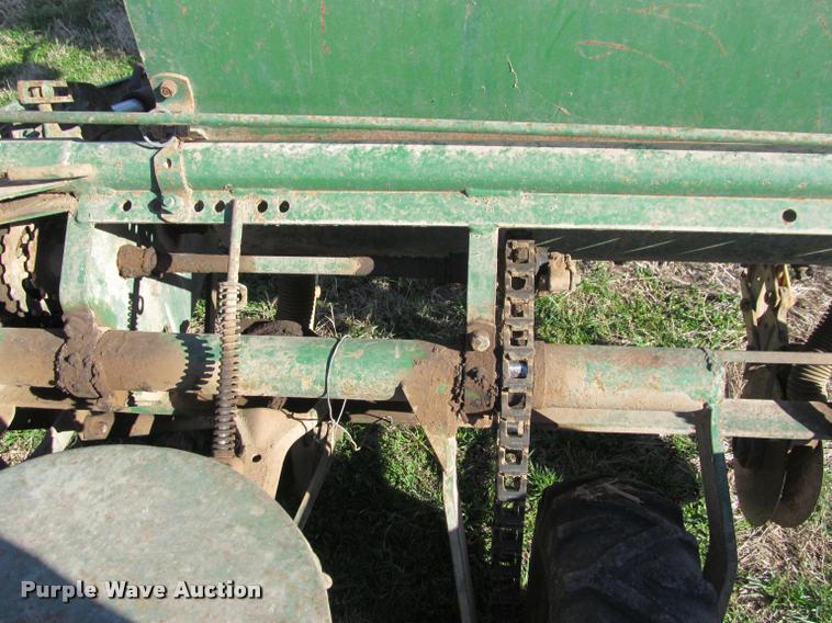 image for item DT9639 John Deere 494A planter