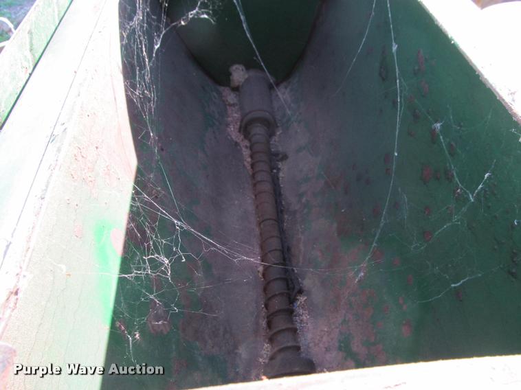 image for item DT9639 John Deere 494A planter