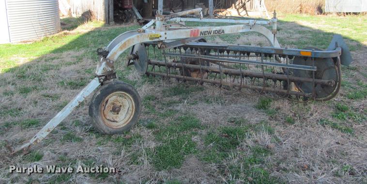 image for item DT9640 New Idea 4150 hay rake