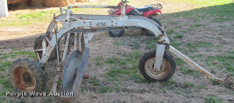image for item DT9640 New Idea 4150 hay rake