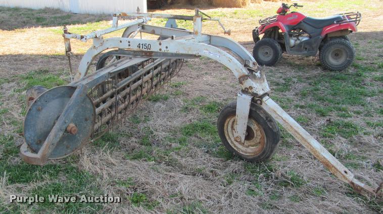 image for item DT9640 New Idea 4150 hay rake