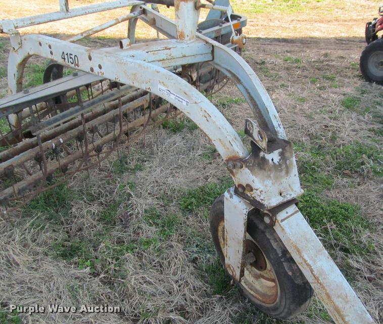 New Idea 4150 hay rake in West Plains, MO | Item DT9640 sold | Purple Wave