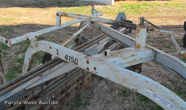 image for item DT9640 New Idea 4150 hay rake