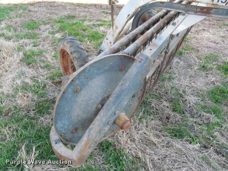 image for item DT9640 New Idea 4150 hay rake