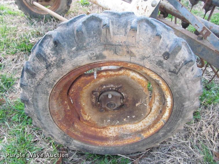 image for item DT9640 New Idea 4150 hay rake