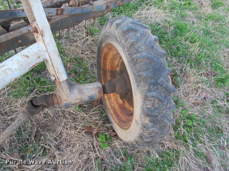 image for item DT9640 New Idea 4150 hay rake