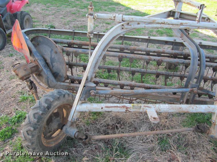 image for item DT9640 New Idea 4150 hay rake